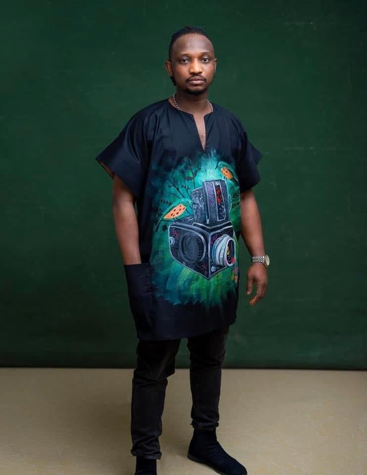 MEN DANSHIKI TOP-OUR HIGH QUALITY HANDMADE AFRICAN DANSHIKI COME FOR DIFFERENT PARTIES OR OUTINGS. IT IS UNIQUE