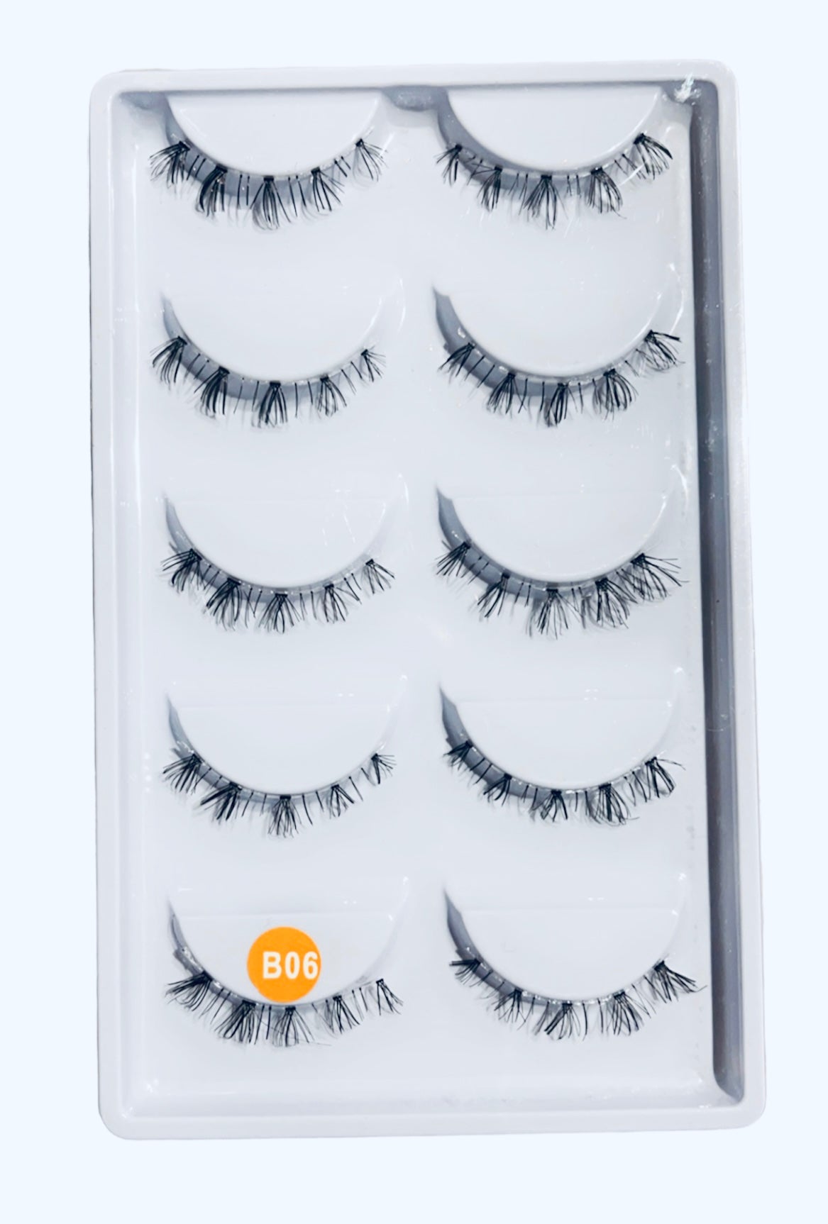 100% Bottom Lashes.Bottom lashes extension on the bottom help balance out and compliment the look of the top dramatic lashes. - Menkie Luxy