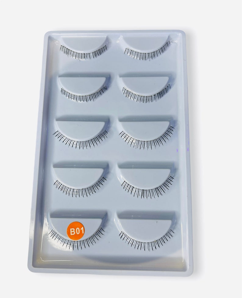 100% Bottom Lashes.Bottom lashes extension on the bottom help style 9
